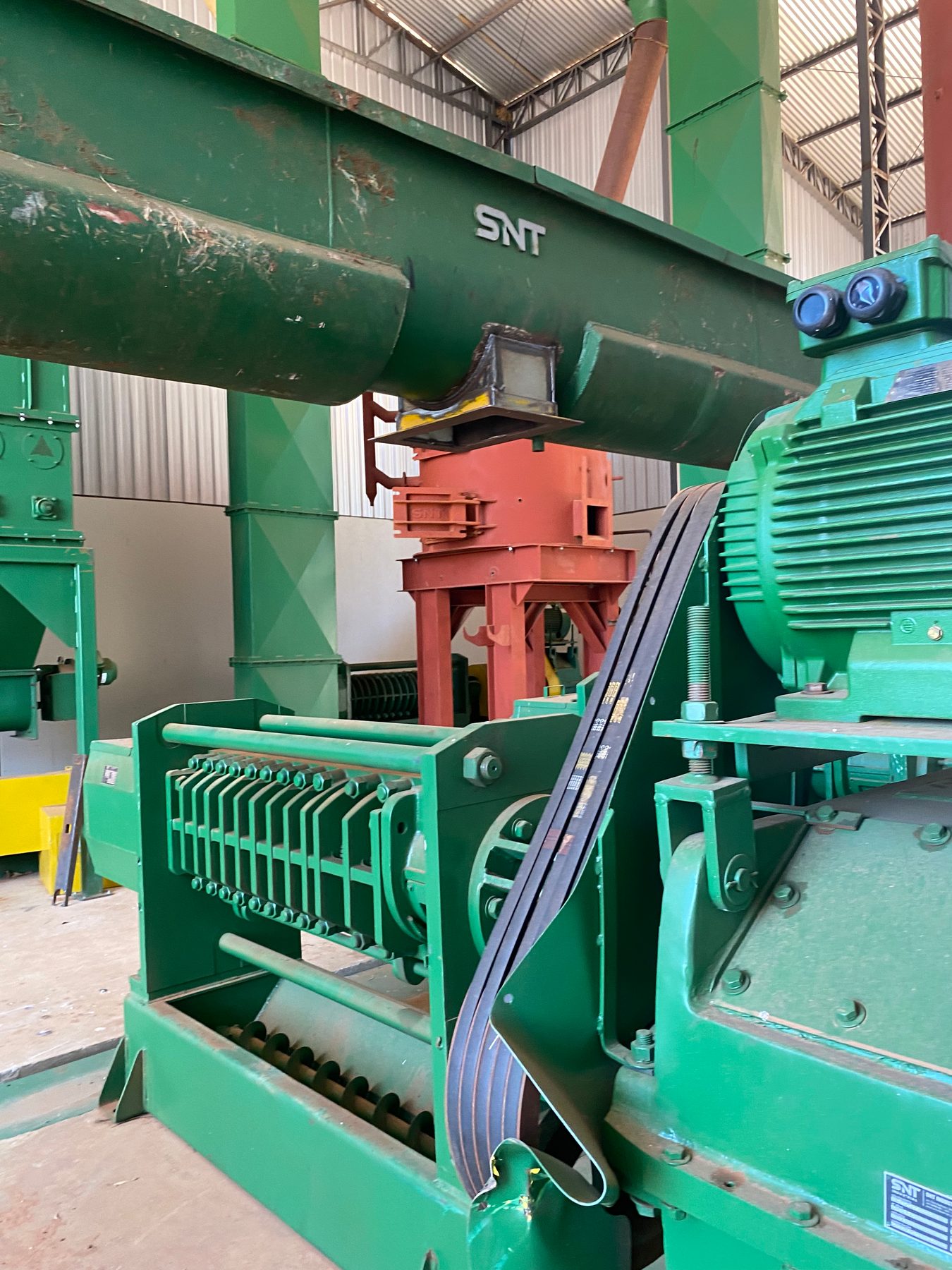 Equipamento de esmagamento na planta da IPASAI